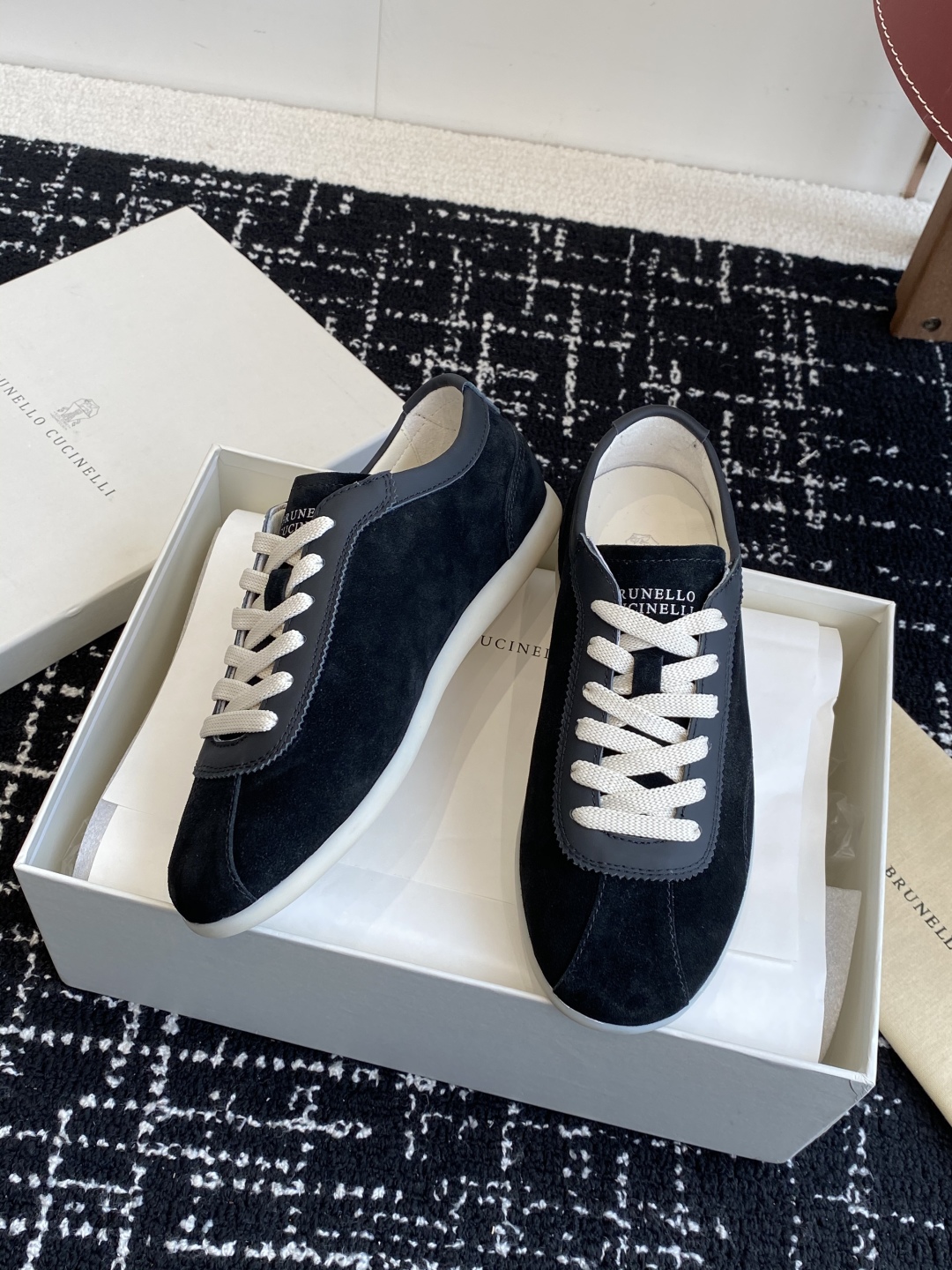代购级
Brunello Cucinelli 25ss最新 Bc 系带 情侣款 休闲鞋 

鞋面进口麂皮
