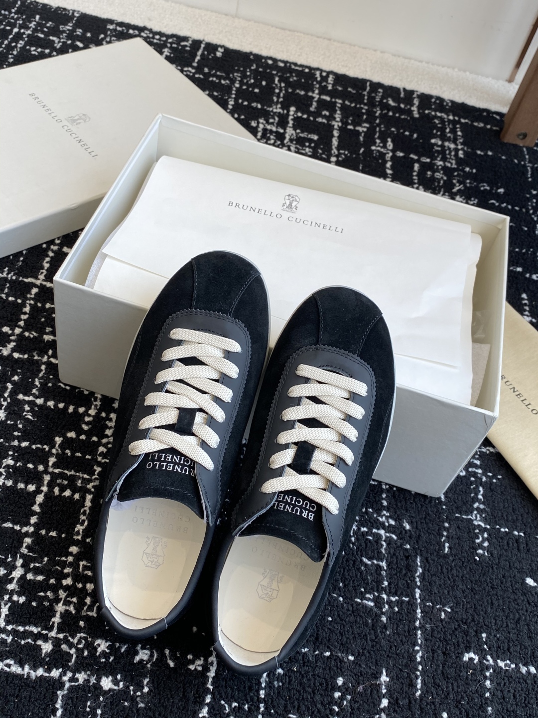 代购级
Brunello Cucinelli 25ss最新 Bc 系带 情侣款 休闲鞋 

鞋面进口麂皮