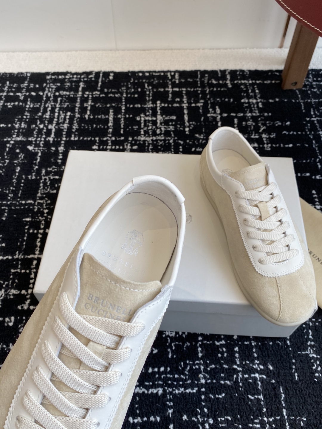代购级
Brunello Cucinelli 25ss最新 Bc 系带 情侣款 休闲鞋 

鞋面进口麂皮