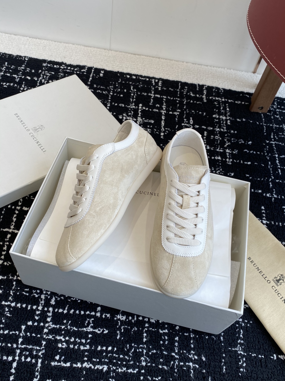 代购级
Brunello Cucinelli 25ss最新 Bc 系带 情侣款 休闲鞋 

鞋面进口麂皮