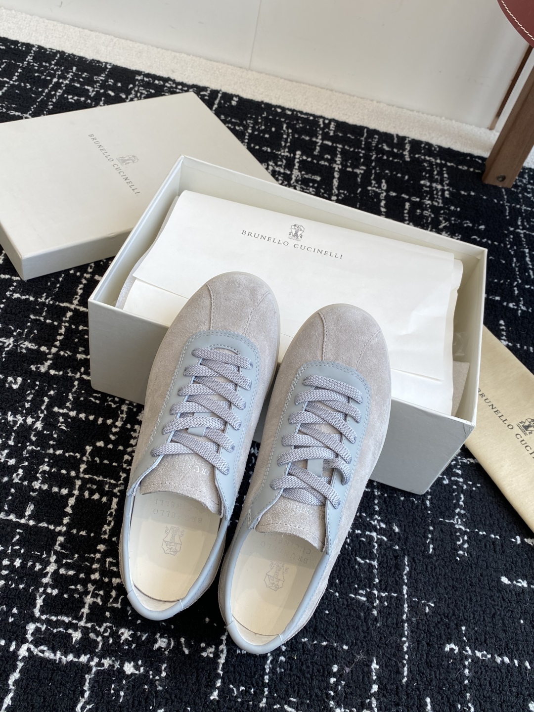 代购级
Brunello Cucinelli 25ss最新 Bc 系带 情侣款 休闲鞋 

鞋面进口麂皮