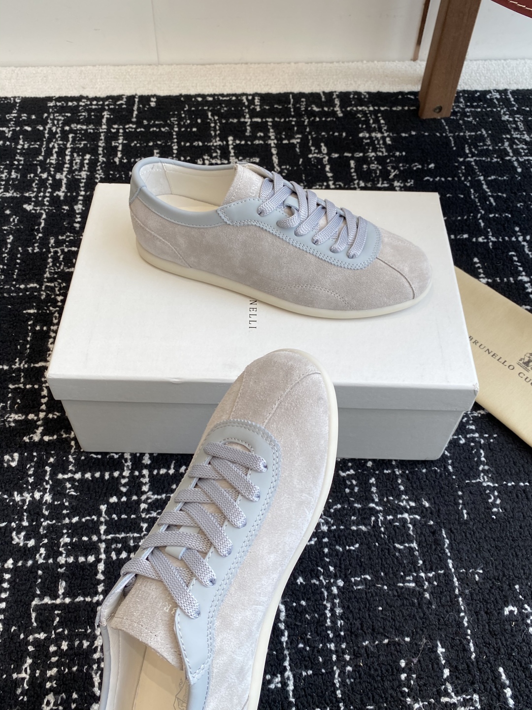 代购级
Brunello Cucinelli 25ss最新 Bc 系带 情侣款 休闲鞋 

鞋面进口麂皮