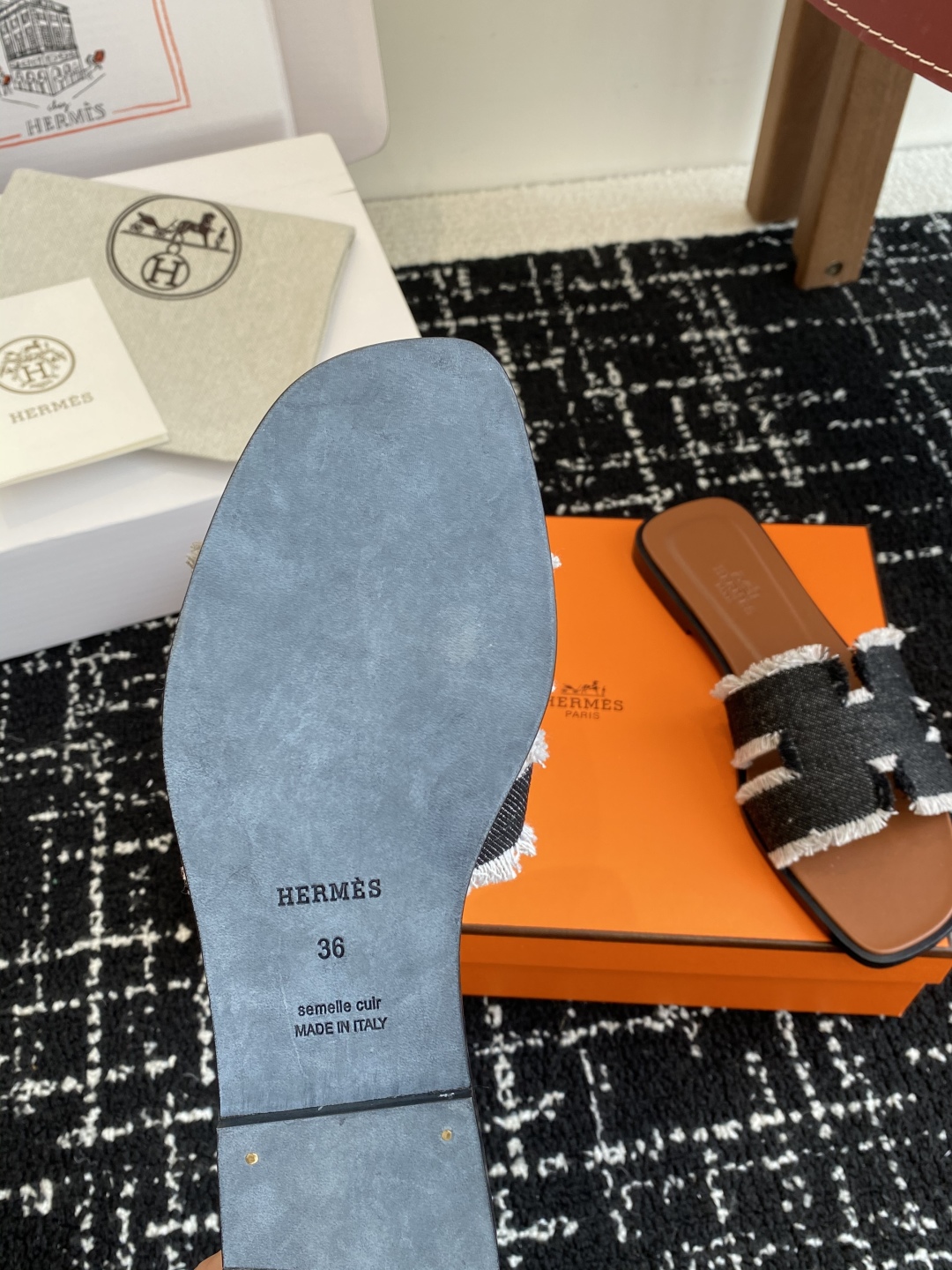 东莞代购级 （官网同步✈️飞机盒包装）
Hermes 爱马仕春夏经典款 东莞产 H拖鞋

经典H拖，每个