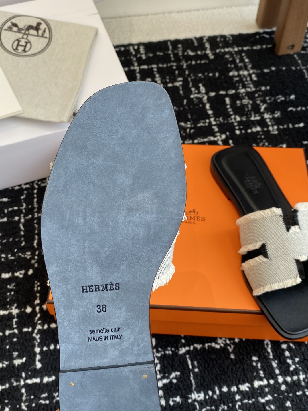 东莞代购级（官网同步✈️飞机盒包装）
Hermes 爱马仕春夏经典款 东莞产 H拖鞋

经典H拖，每个夏