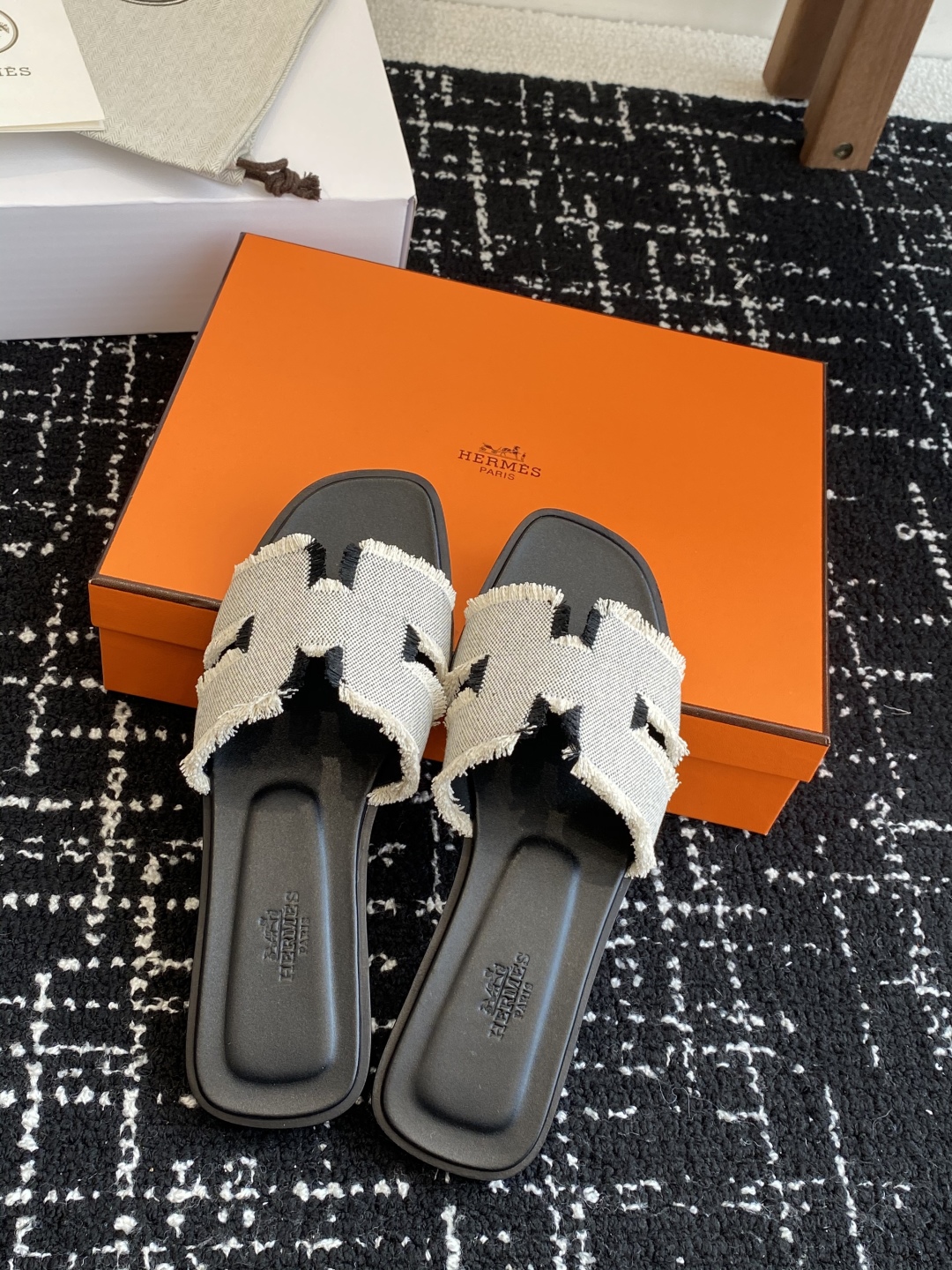 东莞代购级（官网同步✈️飞机盒包装）
Hermes 爱马仕春夏经典款 东莞产 H拖鞋

经典H拖，每个夏