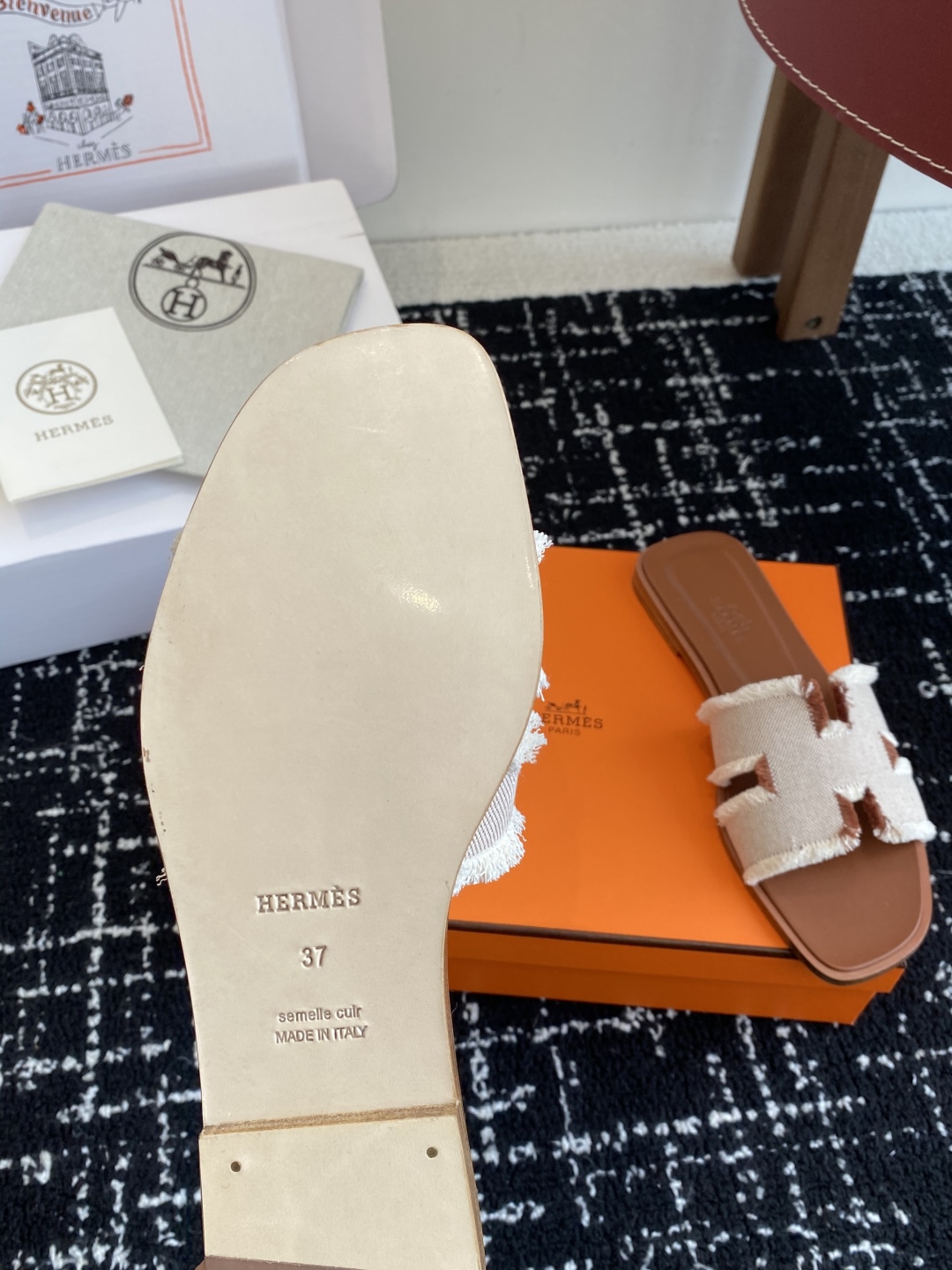 东莞代购级（官网同步✈️飞机盒包装）
Hermes 爱马仕春夏经典款 东莞产 H拖鞋

经典H拖，每个夏