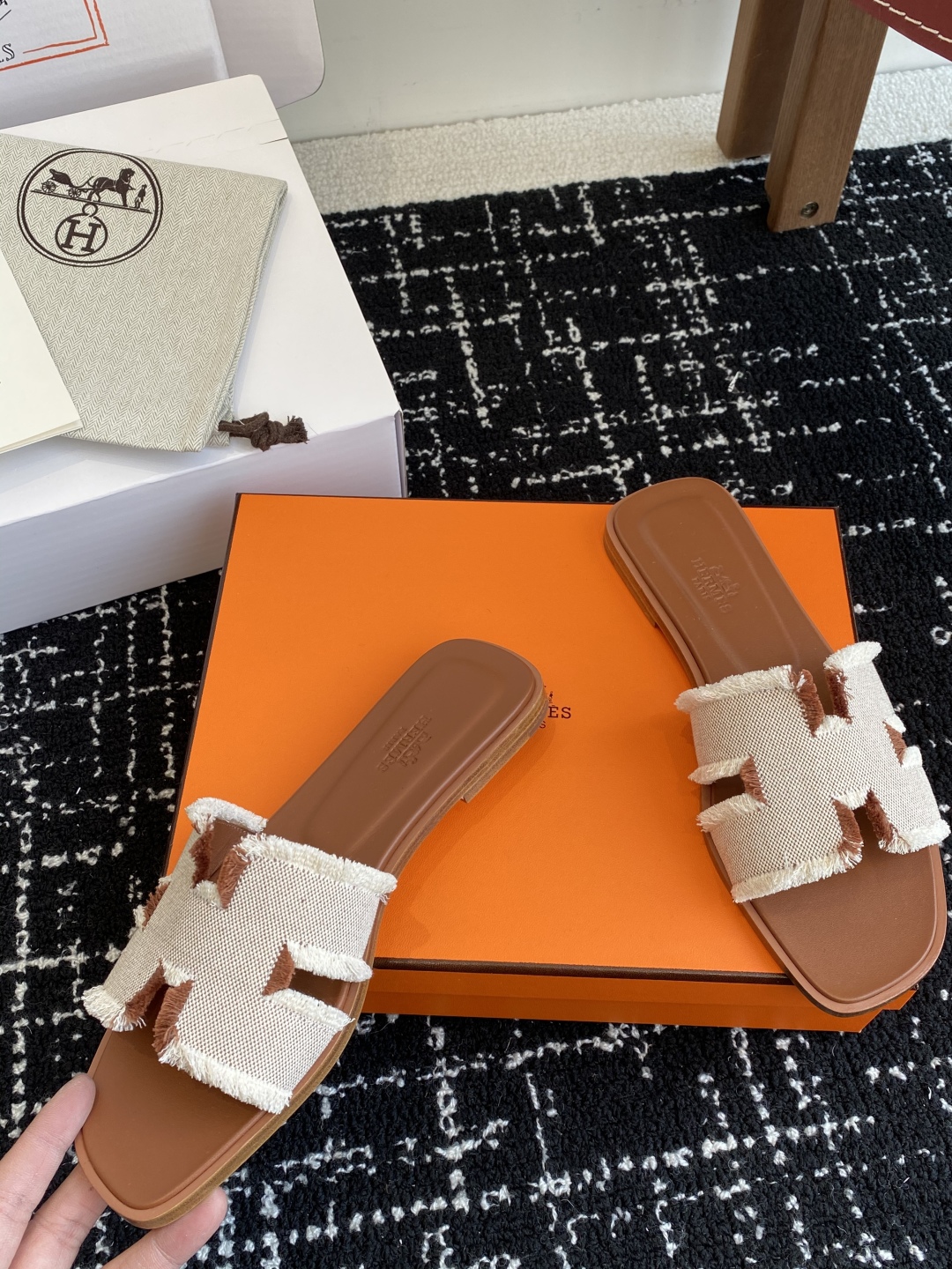 东莞代购级（官网同步✈️飞机盒包装）
Hermes 爱马仕春夏经典款 东莞产 H拖鞋

经典H拖，每个夏