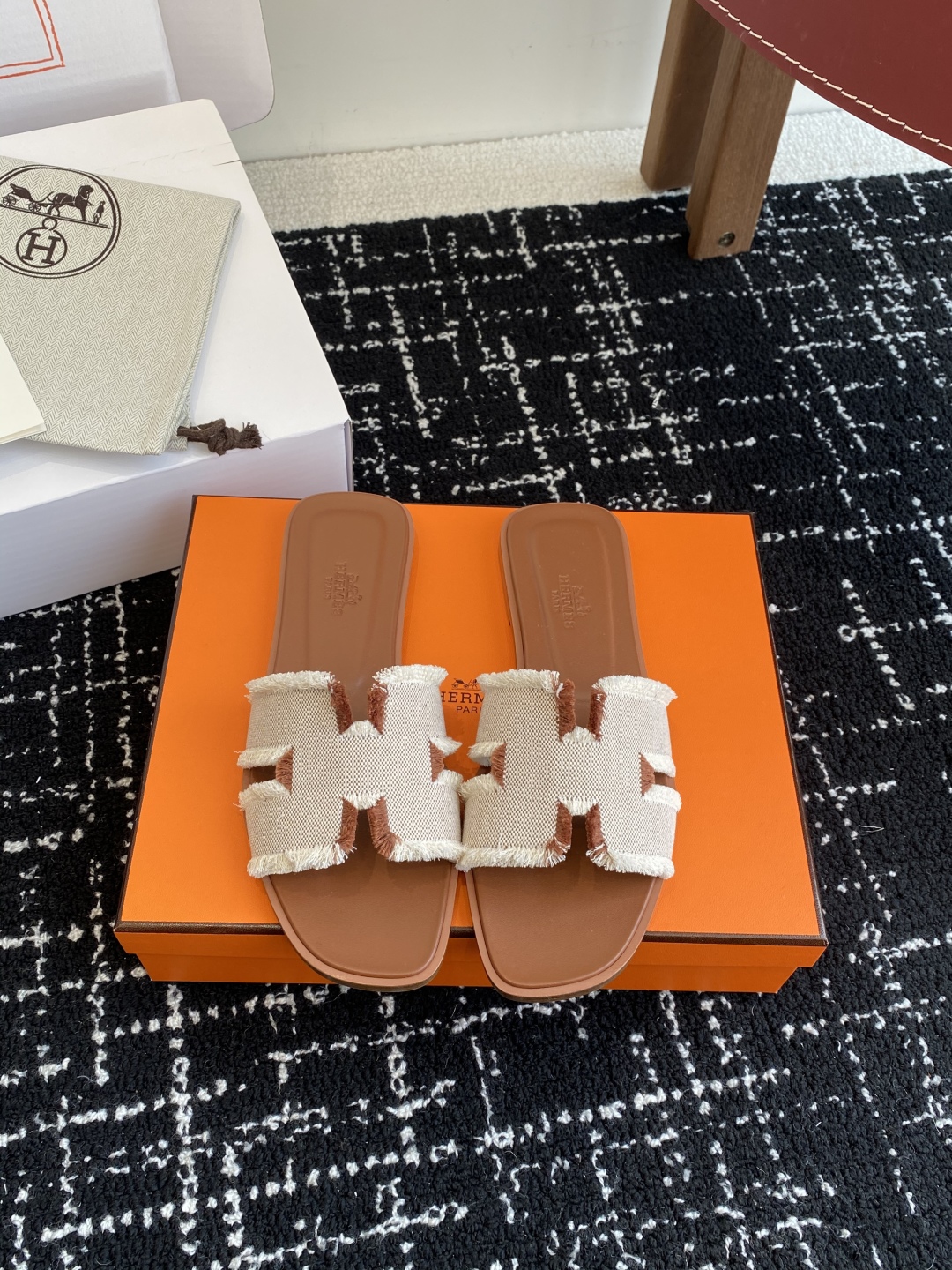 东莞代购级（官网同步✈️飞机盒包装）
Hermes 爱马仕春夏经典款 东莞产 H拖鞋

经典H拖，每个夏