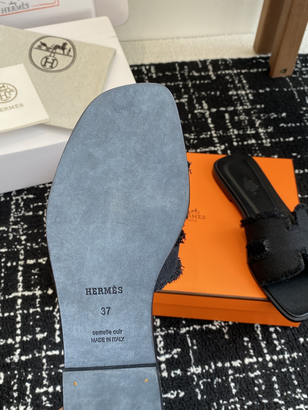 东莞代购级（官网同步✈️飞机盒包装）
Hermes 爱马仕春夏经典款 东莞产 H拖鞋

经典H拖，每个夏