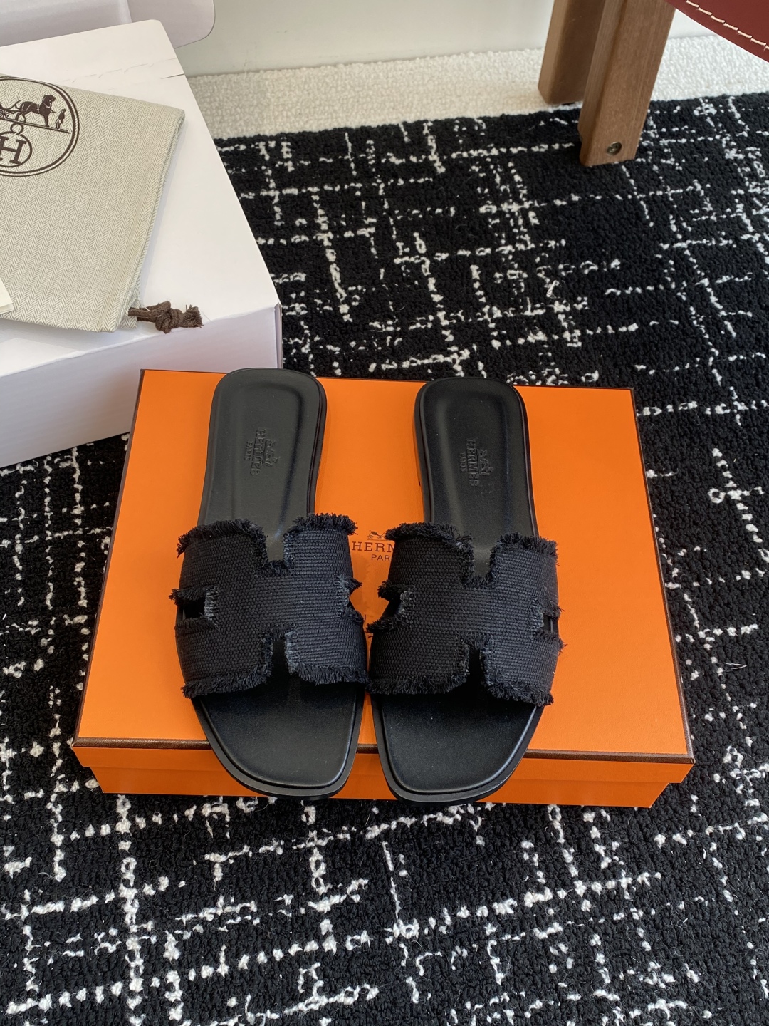 东莞代购级（官网同步✈️飞机盒包装）
Hermes 爱马仕春夏经典款 东莞产 H拖鞋

经典H拖，每个夏