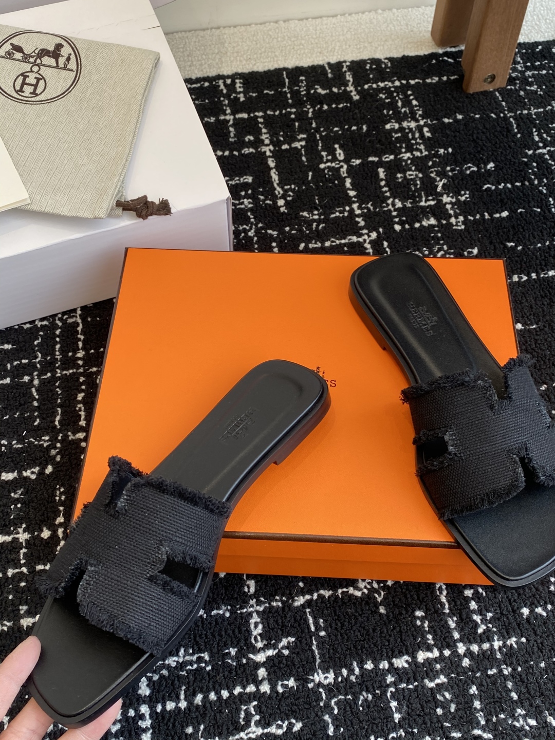 东莞代购级（官网同步✈️飞机盒包装）
Hermes 爱马仕春夏经典款 东莞产 H拖鞋

经典H拖，每个夏