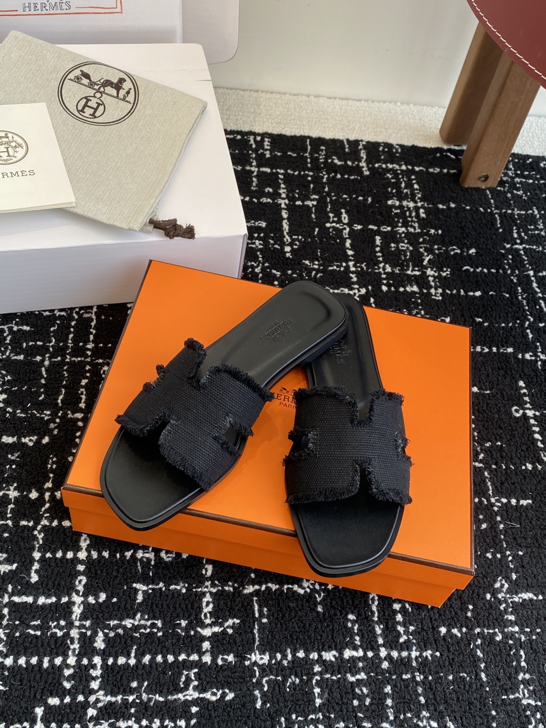 东莞代购级（官网同步✈️飞机盒包装）
Hermes 爱马仕春夏经典款 东莞产 H拖鞋

经典H拖，每个夏