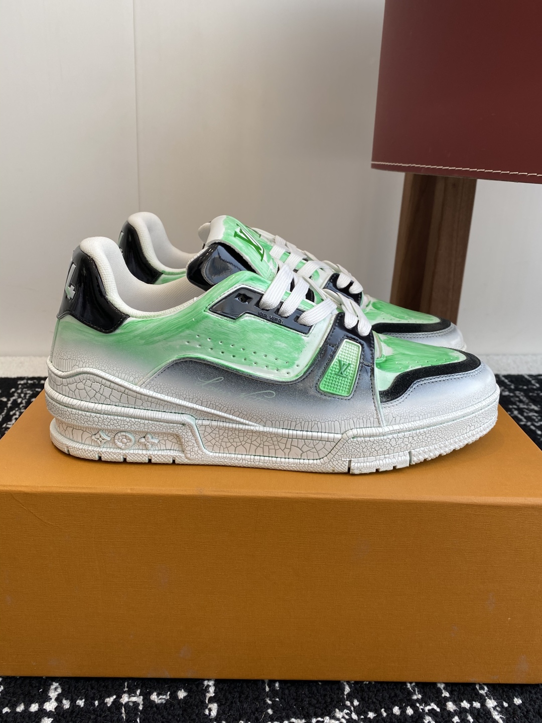 代购级
Louis Vuitton 25ss 系带驴家的爆款！trainer板鞋，每个人都必须入的款，绝