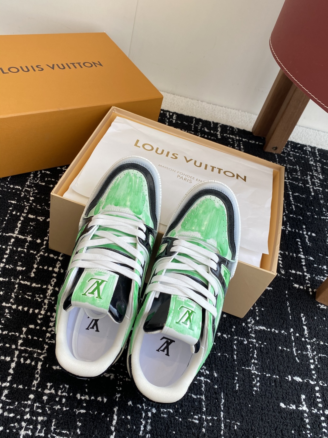 代购级
Louis Vuitton 25ss 系带驴家的爆款！trainer板鞋，每个人都必须入的款，绝