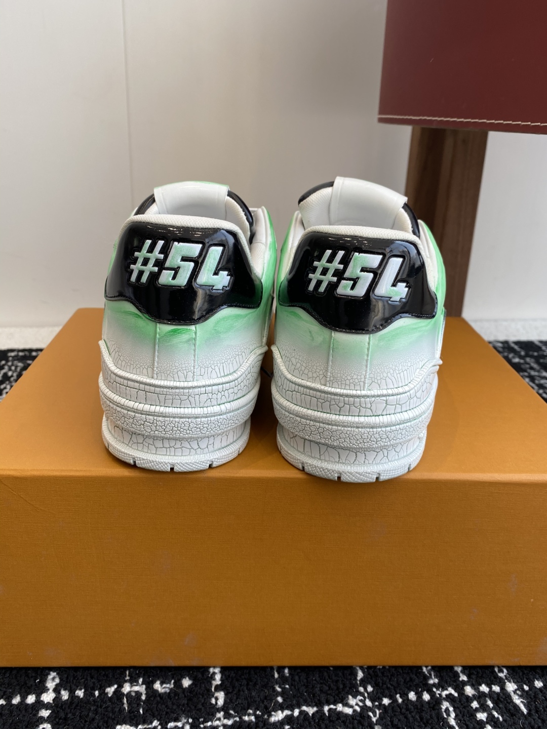 代购级
Louis Vuitton 25ss 系带驴家的爆款！trainer板鞋，每个人都必须入的款，绝