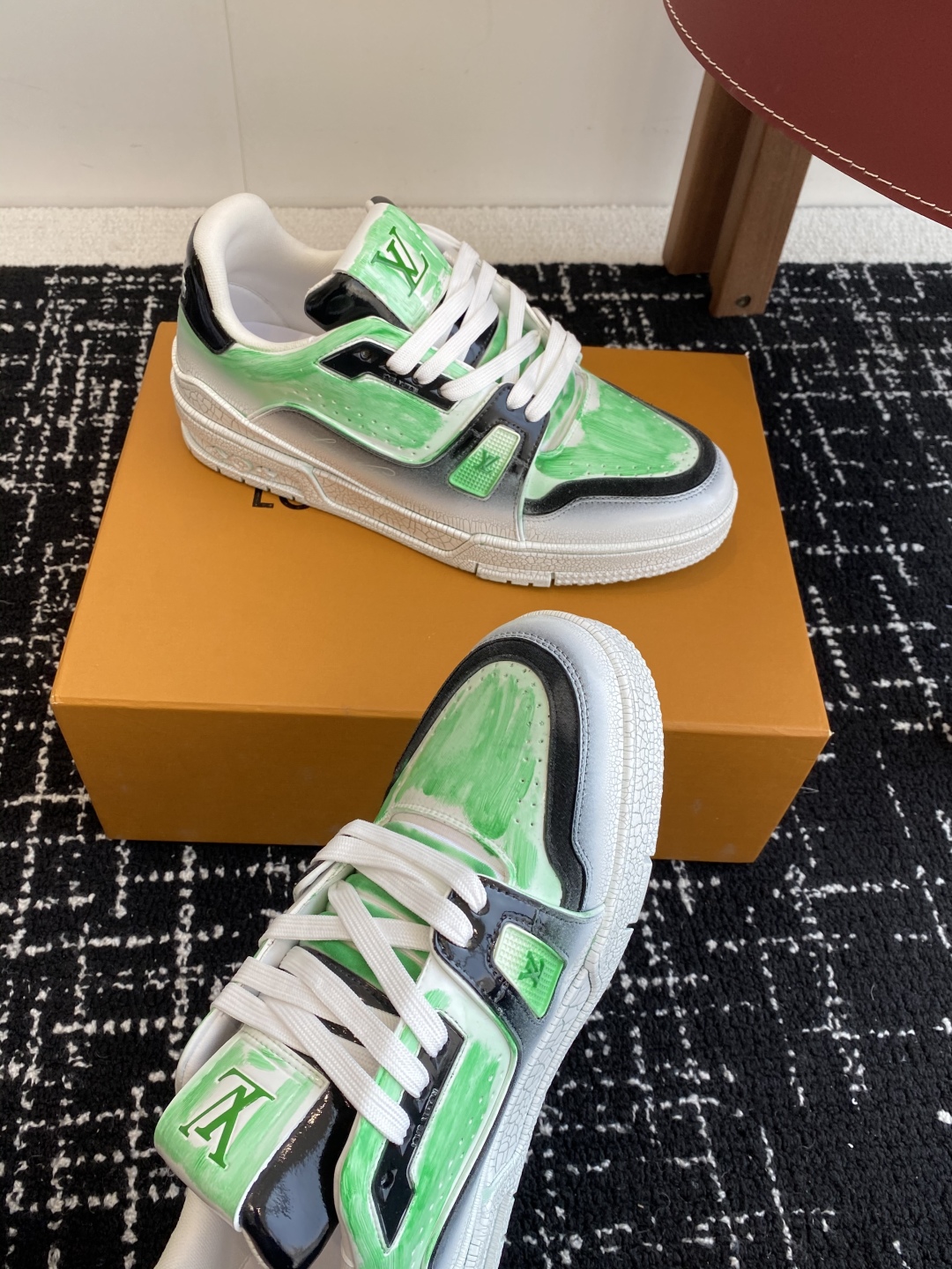 代购级
Louis Vuitton 25ss 系带驴家的爆款！trainer板鞋，每个人都必须入的款，绝