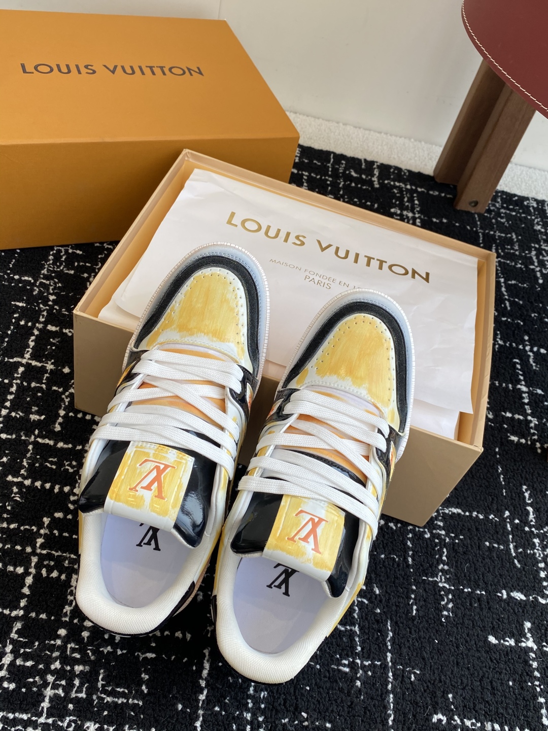 代购级
Louis Vuitton 25ss 系带驴家的爆款！trainer板鞋，每个人都必须入的款，绝