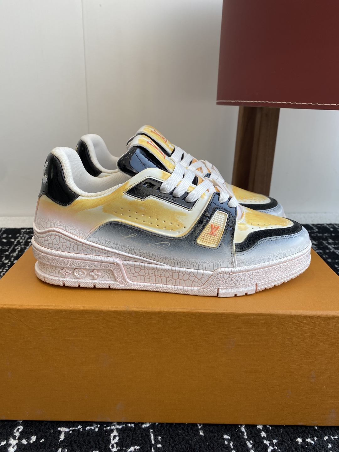 代购级
Louis Vuitton 25ss 系带驴家的爆款！trainer板鞋，每个人都必须入的款，绝