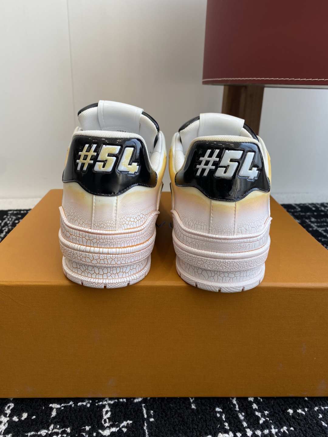 代购级
Louis Vuitton 25ss 系带驴家的爆款！trainer板鞋，每个人都必须入的款，绝