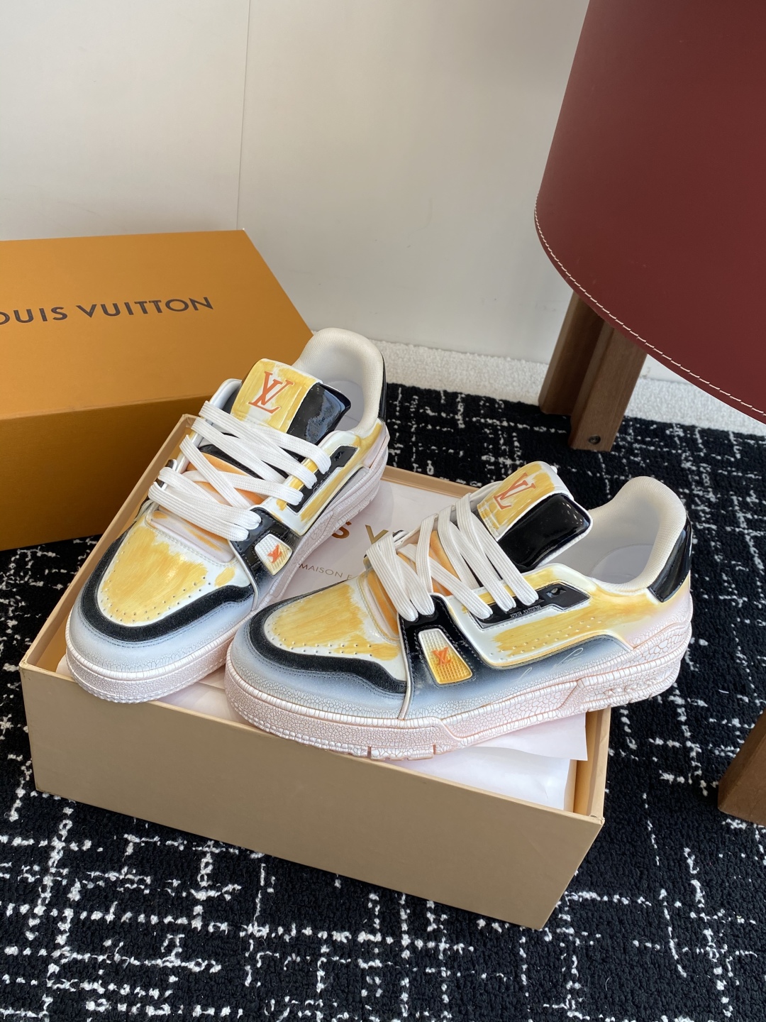 代购级
Louis Vuitton 25ss 系带驴家的爆款！trainer板鞋，每个人都必须入的款，绝