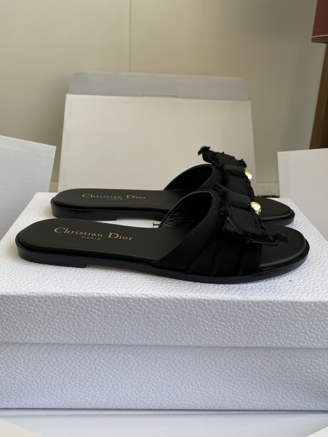 代购级（官网同步飞机盒✈️）
Dior 24ss cd家蝴蝶结珍珠 高跟拖鞋

cd倾情呈献 ADIOR