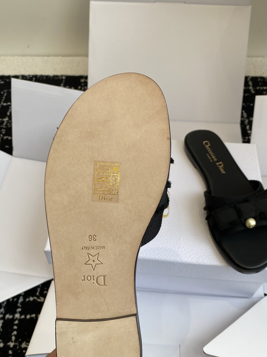 代购级（官网同步飞机盒✈️）
Dior 24ss cd家蝴蝶结珍珠 高跟拖鞋

cd倾情呈献 ADIOR