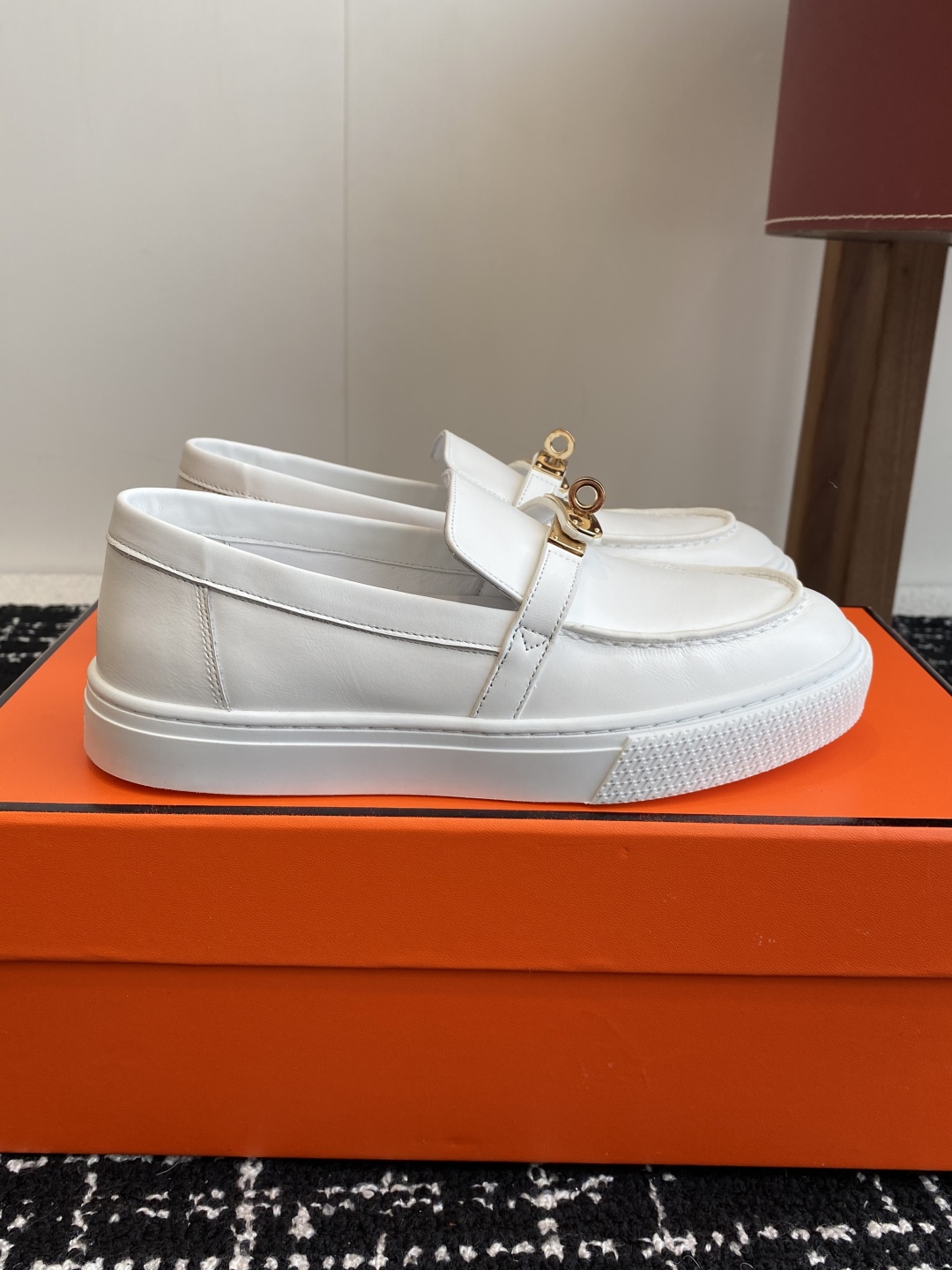 代购级
Hermes 爱马仕 H家 Game kelly扣厚底乐福鞋

小牛皮乐福鞋风格免系带休闲运动鞋
