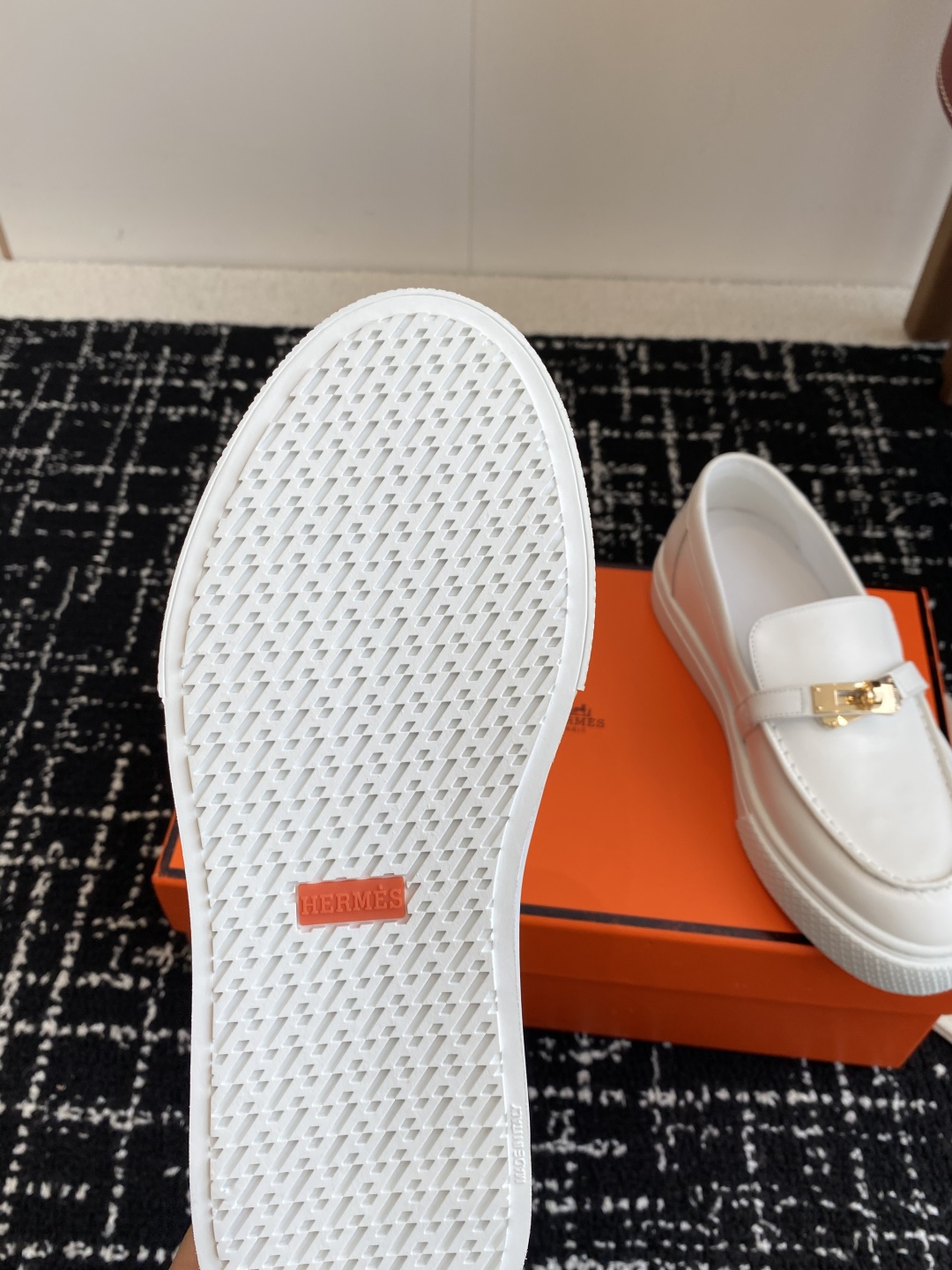 代购级
Hermes 爱马仕 H家 Game kelly扣厚底乐福鞋

小牛皮乐福鞋风格免系带休闲运动鞋