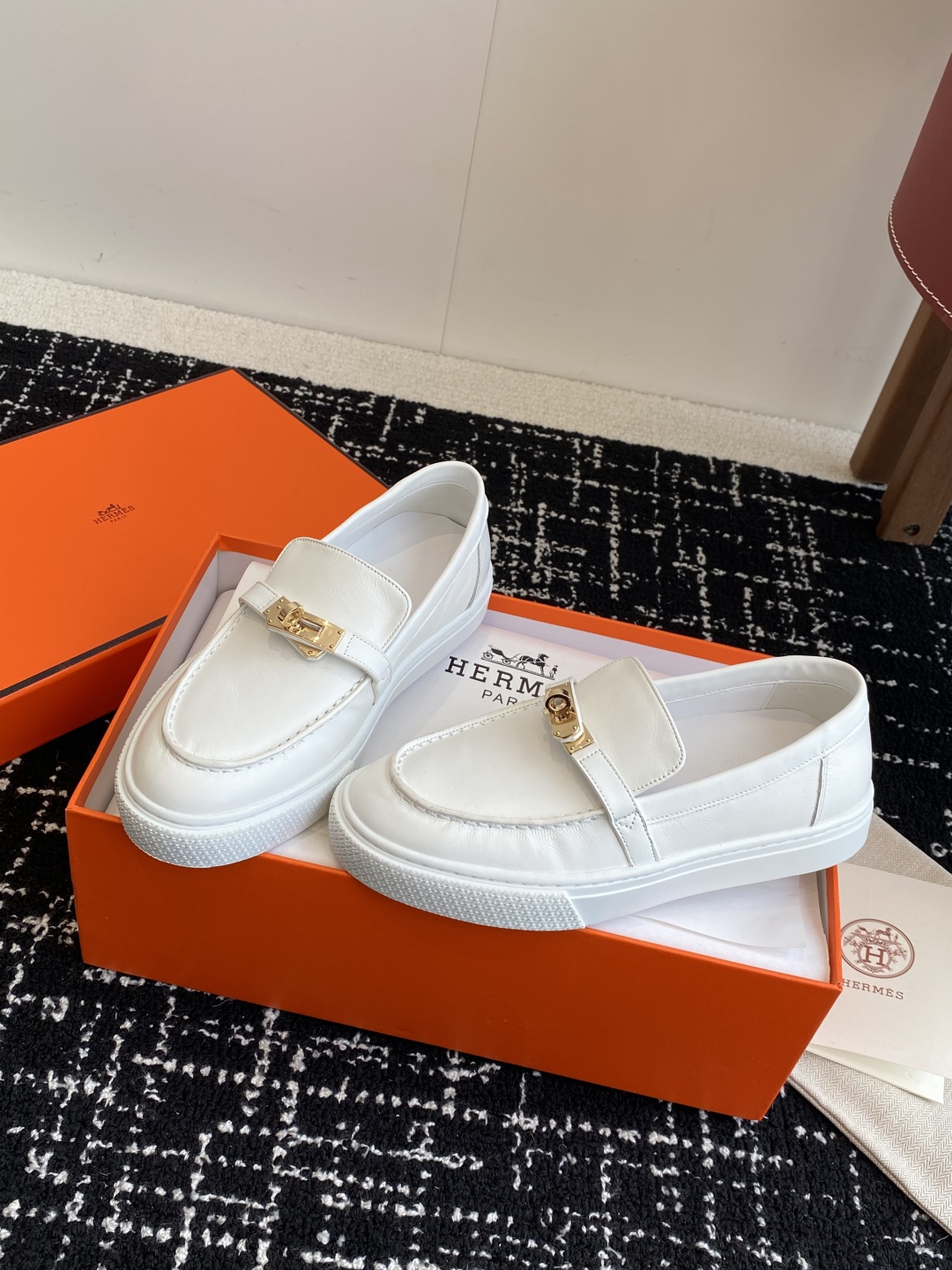 代购级
Hermes 爱马仕 H家 Game kelly扣厚底乐福鞋

小牛皮乐福鞋风格免系带休闲运动鞋