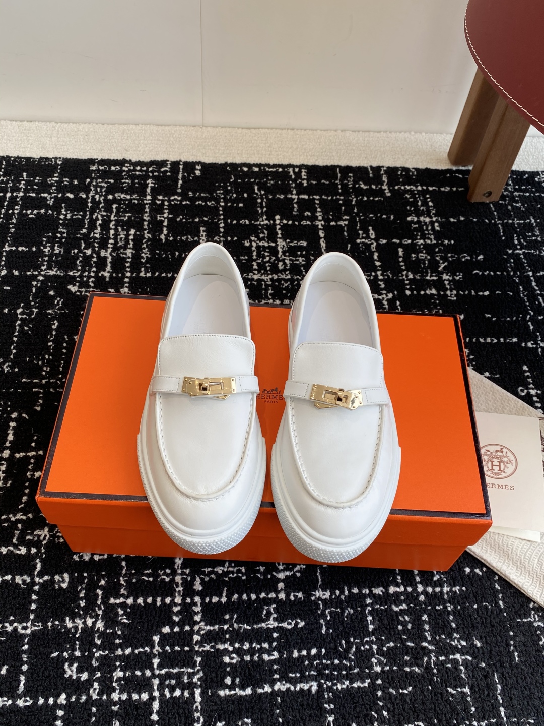 代购级
Hermes 爱马仕 H家 Game kelly扣厚底乐福鞋

小牛皮乐福鞋风格免系带休闲运动鞋