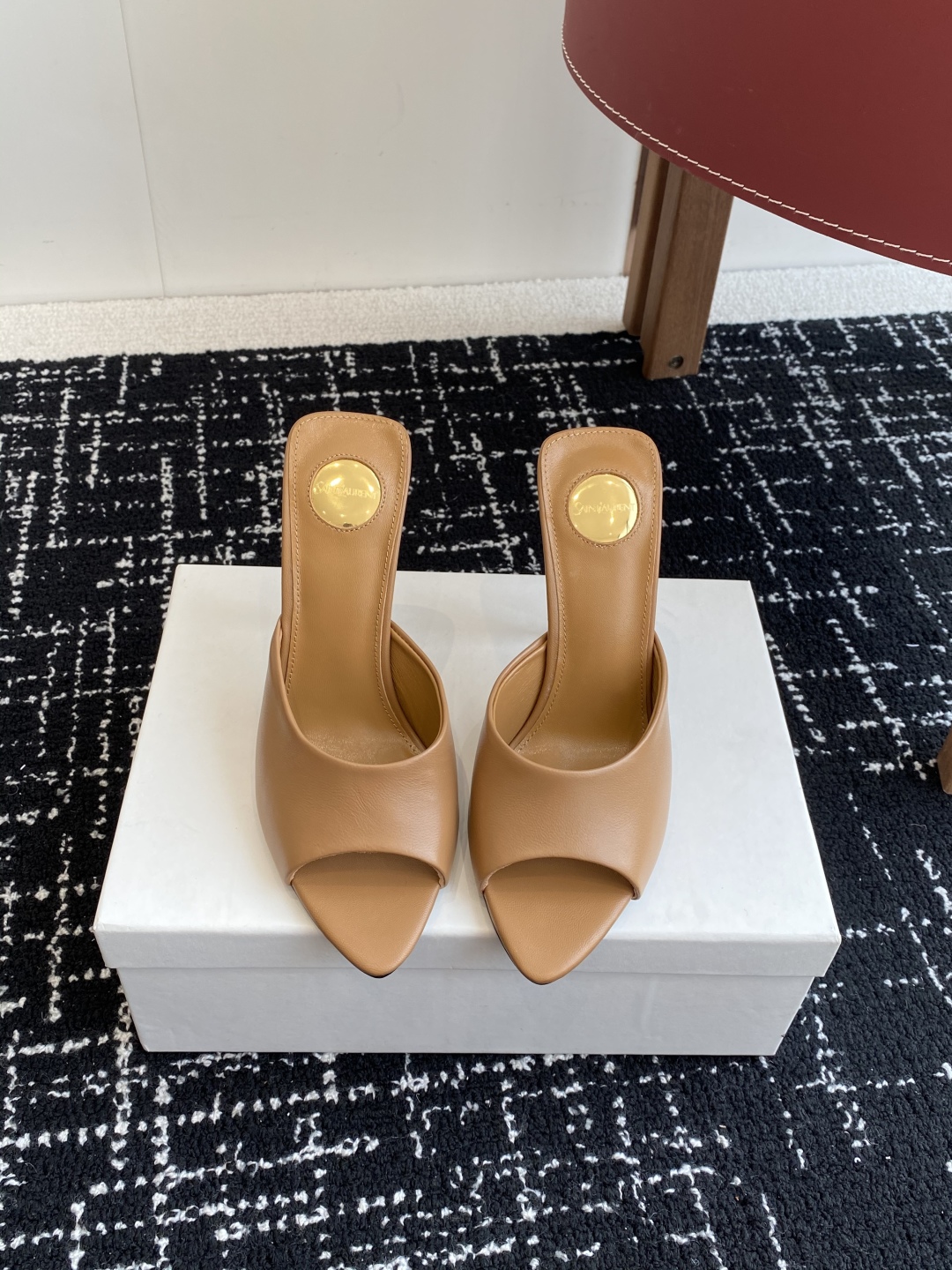 代购级
YSL SAINT LAURENT 25ss夏季新品 金属头优雅大气高跟凉鞋

2025全新春夏