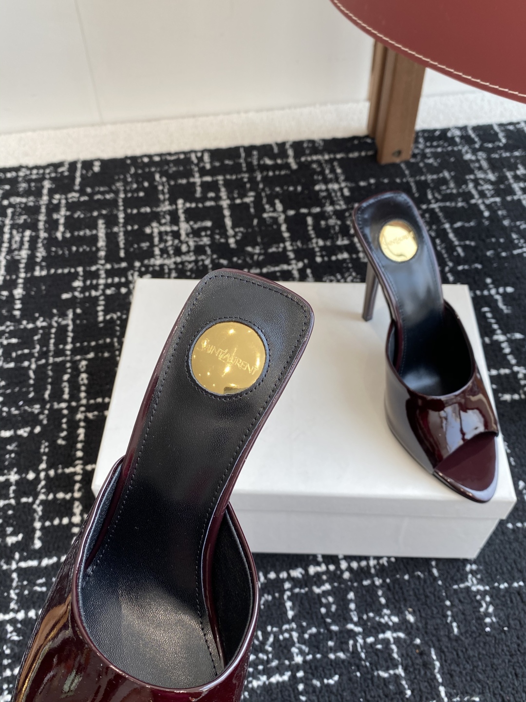 代购级
YSL SAINT LAURENT 25ss夏季新品 金属头优雅大气高跟凉鞋

2025全新春夏