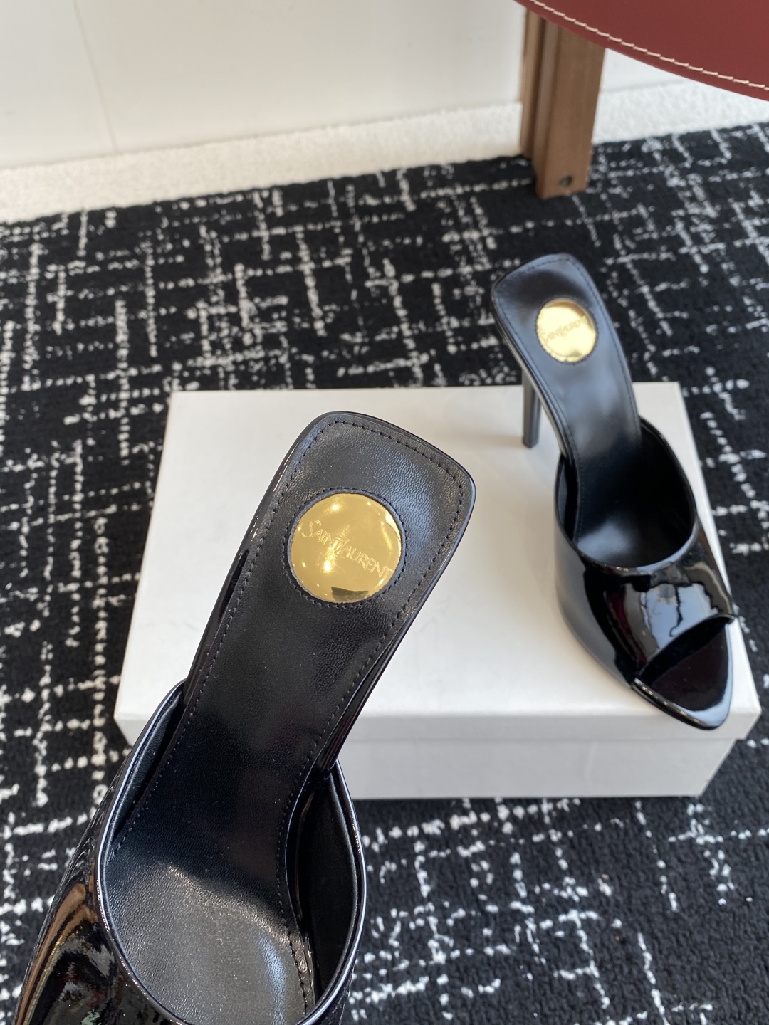 代购级
YSL SAINT LAURENT 25ss夏季新品 金属头优雅大气高跟凉鞋

2025全新春夏