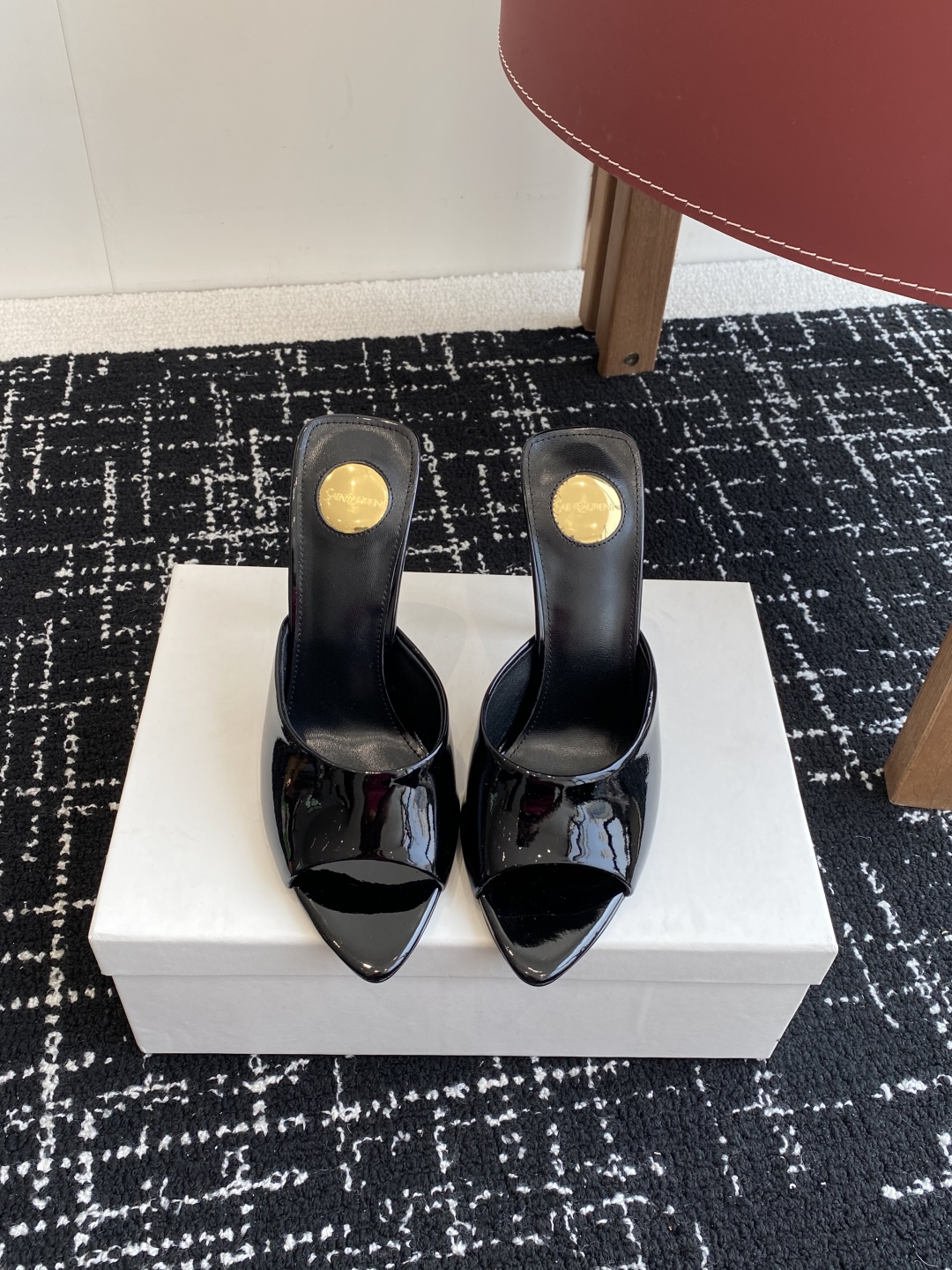 代购级
YSL SAINT LAURENT 25ss夏季新品 金属头优雅大气高跟凉鞋

2025全新春夏