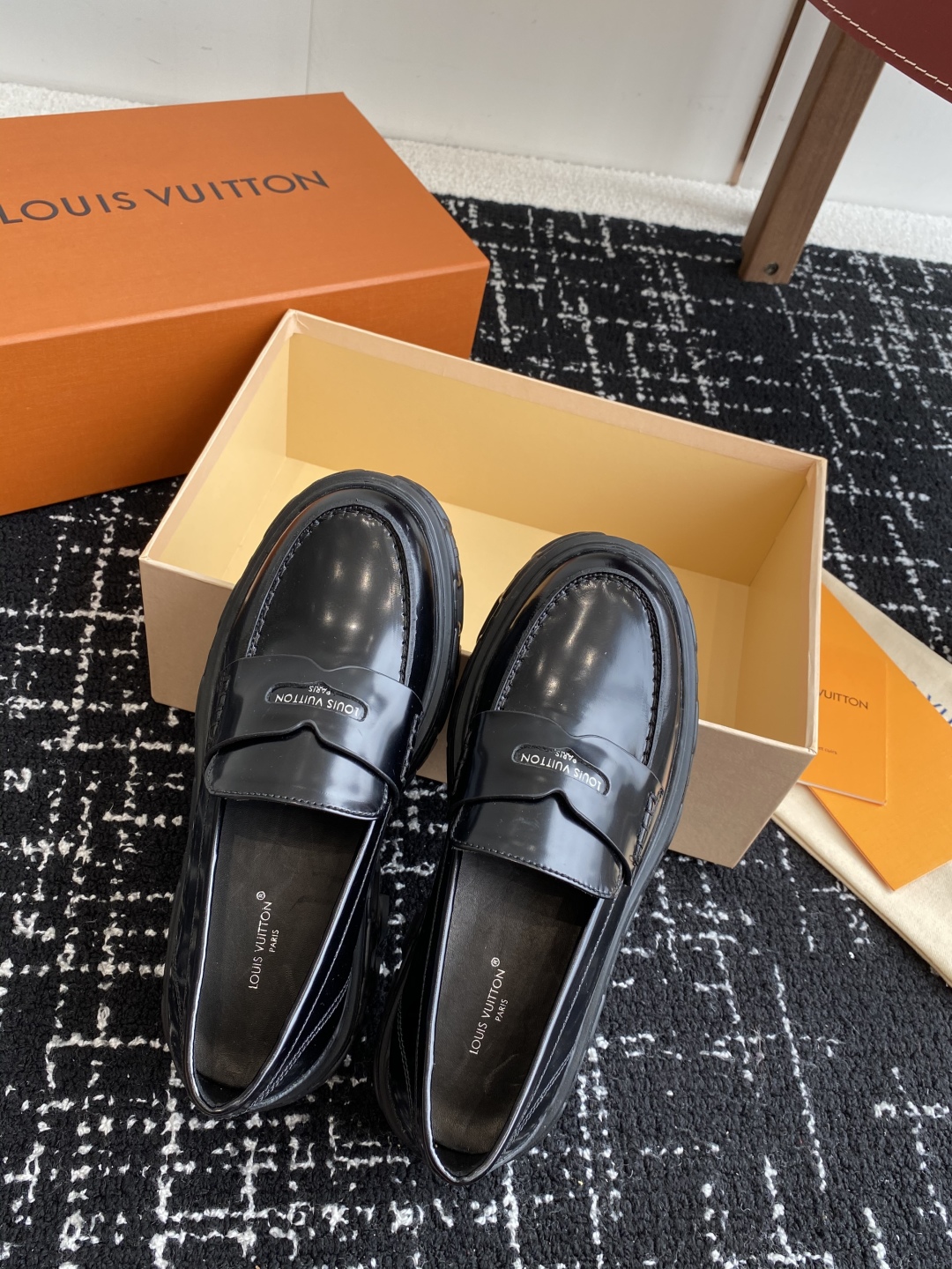 代购级
Louis  Vuitto 路易威登LV驴牌 25ss 春夏季新款 乐福鞋

乐福鞋Archli