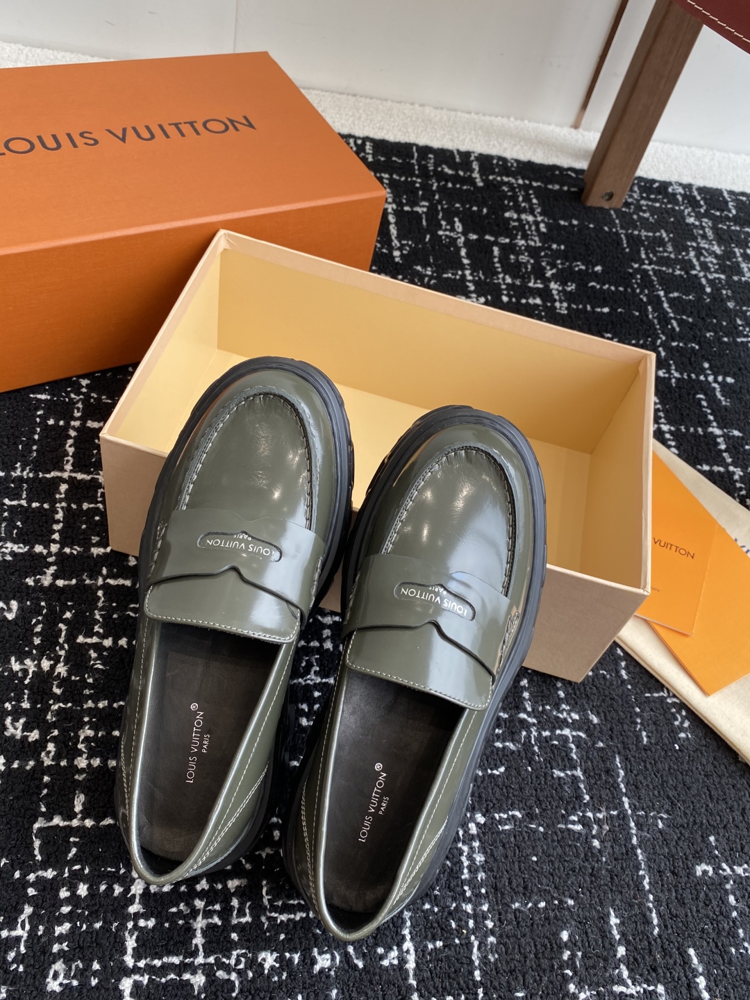 代购级
Louis  Vuitto 路易威登LV驴牌 25ss 春夏季新款 乐福鞋

乐福鞋Archli