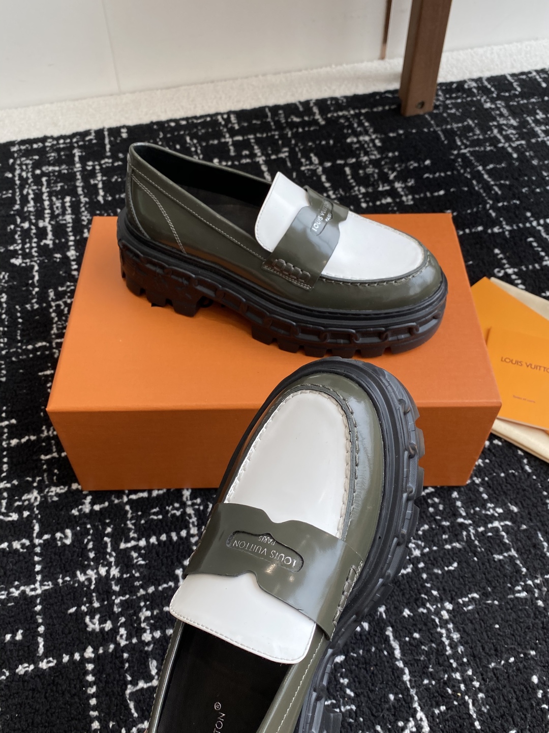 代购级
Louis  Vuitto 路易威登LV驴牌 25ss 春夏季新款 乐福鞋

乐福鞋Archli