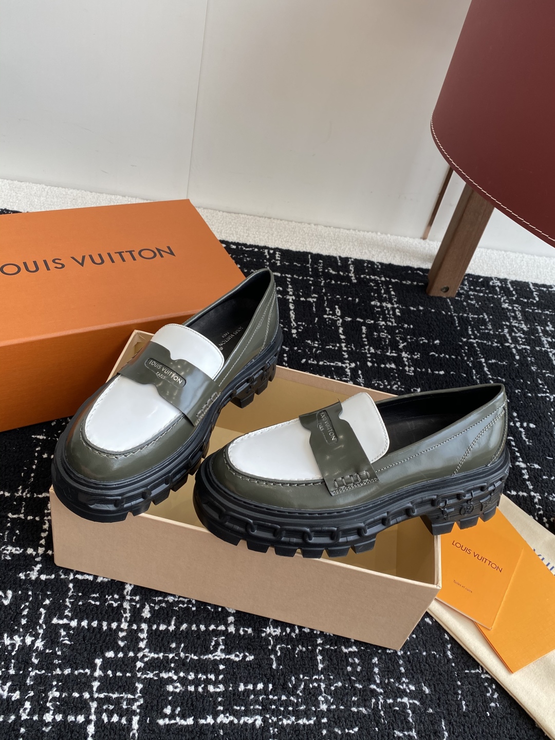 代购级
Louis  Vuitto 路易威登LV驴牌 25ss 春夏季新款 乐福鞋

乐福鞋Archli