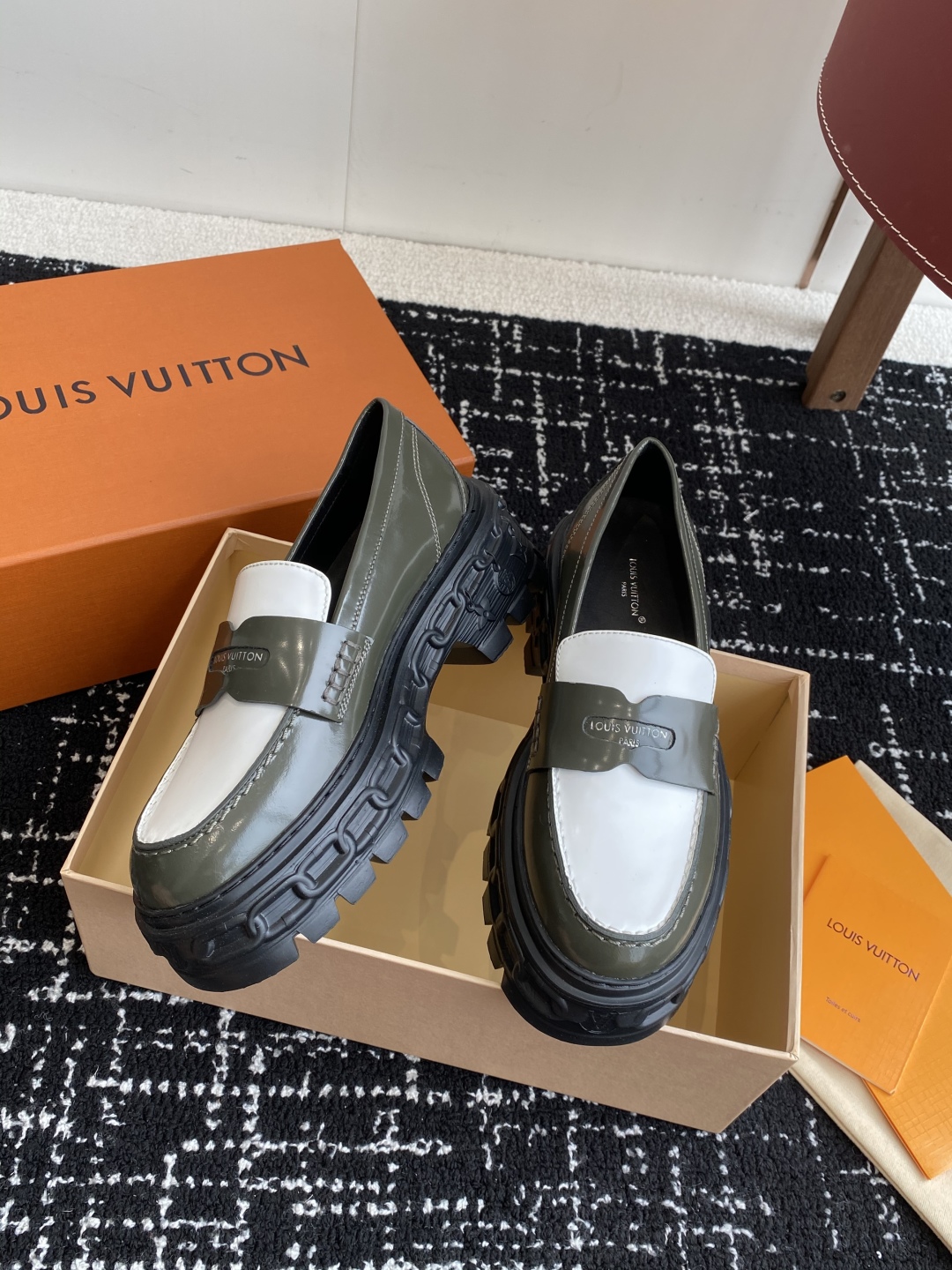 代购级
Louis  Vuitto 路易威登LV驴牌 25ss 春夏季新款 乐福鞋

乐福鞋Archli