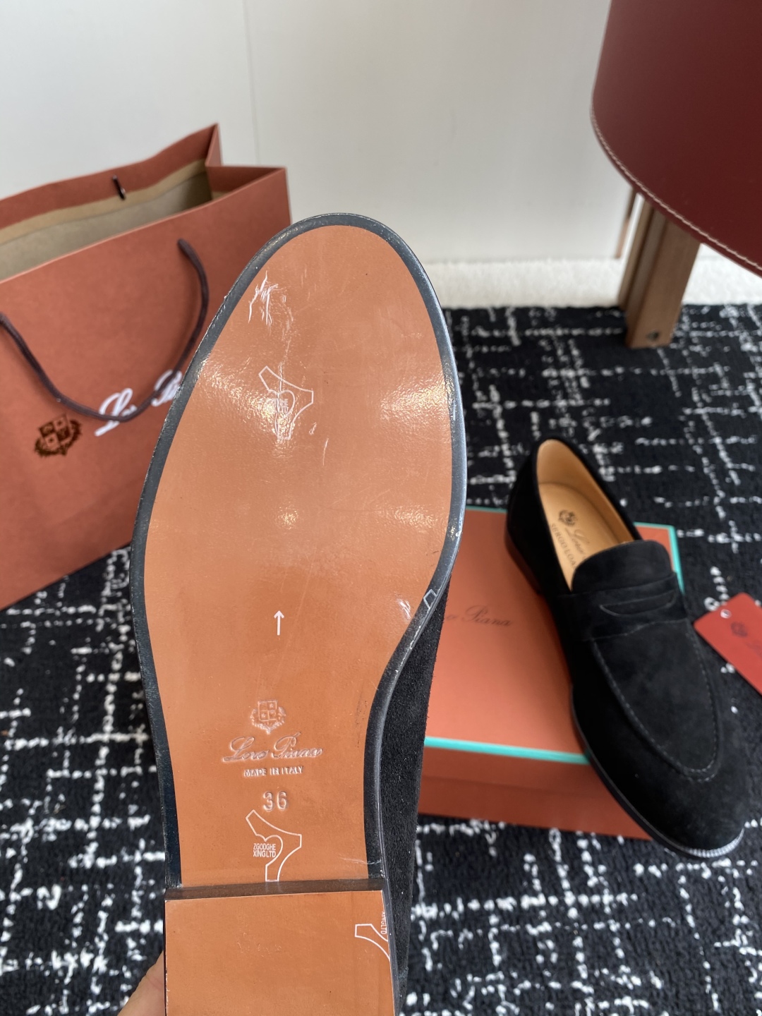 代购级
Loropiana 25ss 新款 经典高丝光羊京乐福皮鞋

LP一直是以好穿舒适为主的设计风格