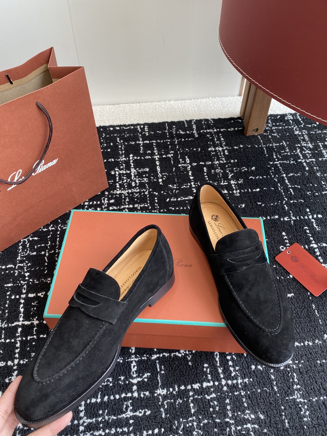 代购级
Loropiana 25ss 新款 经典高丝光羊京乐福皮鞋

LP一直是以好穿舒适为主的设计风格