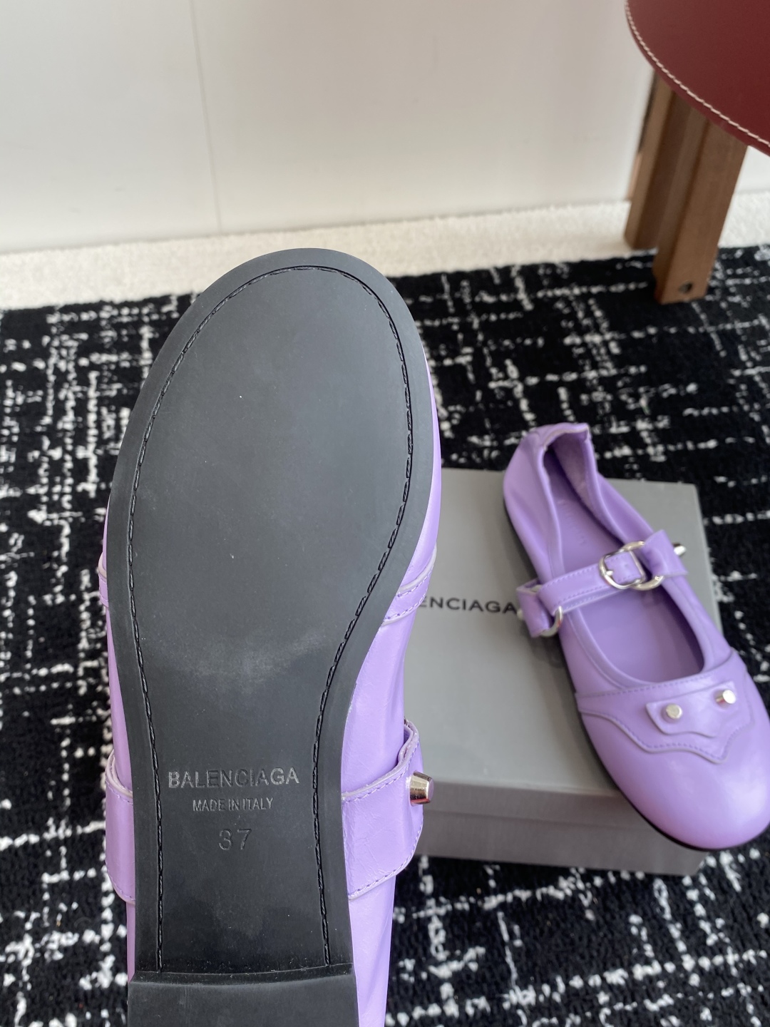 代购级
Balenciaga 25ss 早秋新款芭蕾舞鞋无愧是巴黎世家出的芭蕾鞋都满满的复古感！

这款
