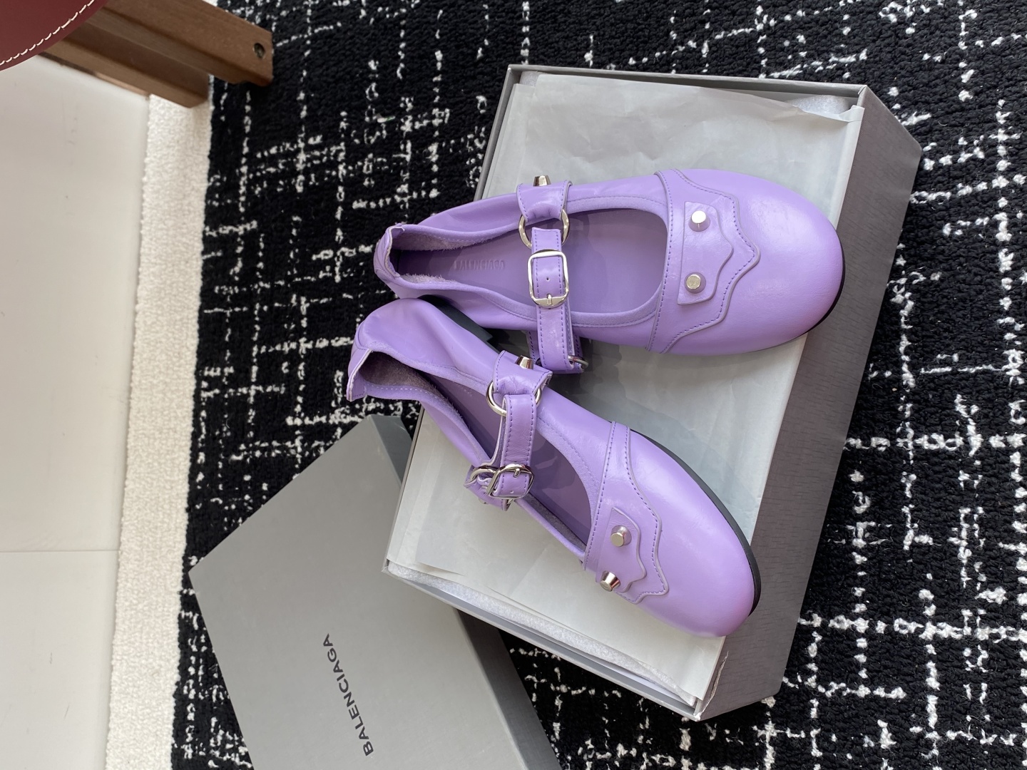 代购级
Balenciaga 25ss 早秋新款芭蕾舞鞋无愧是巴黎世家出的芭蕾鞋都满满的复古感！

这款