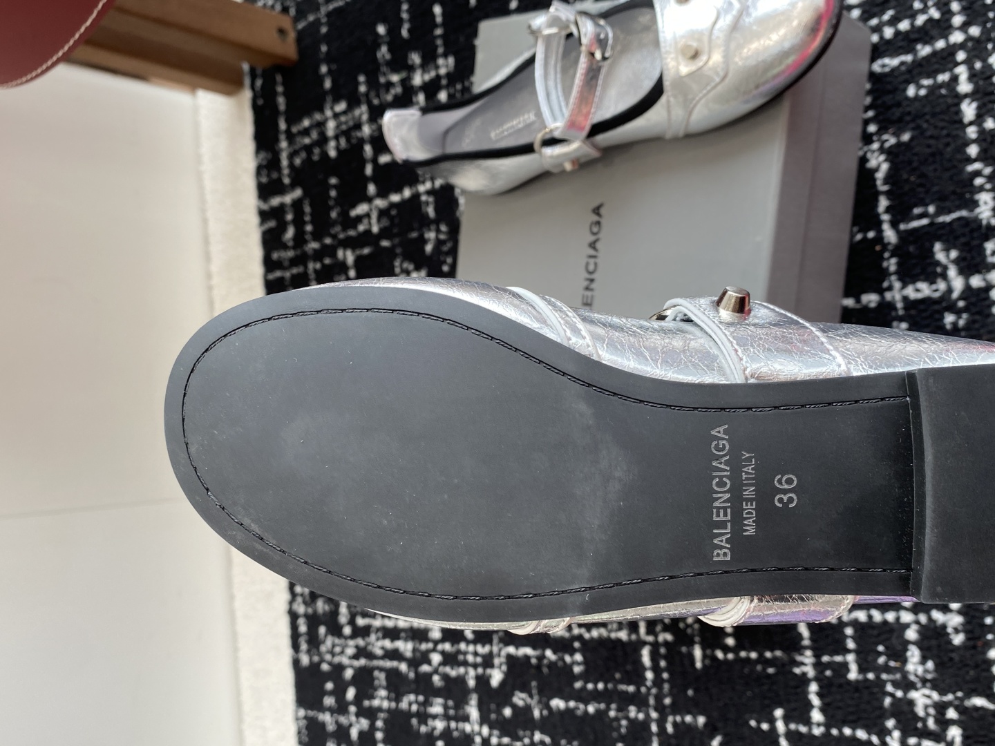 代购级
Balenciaga 25ss 早秋新款芭蕾舞鞋无愧是巴黎世家出的芭蕾鞋都满满的复古感！

这款