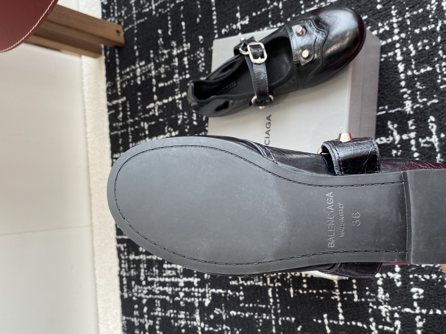 代购级
Balenciaga 25ss 早秋新款芭蕾舞鞋无愧是巴黎世家出的芭蕾鞋都满满的复古感！

这款