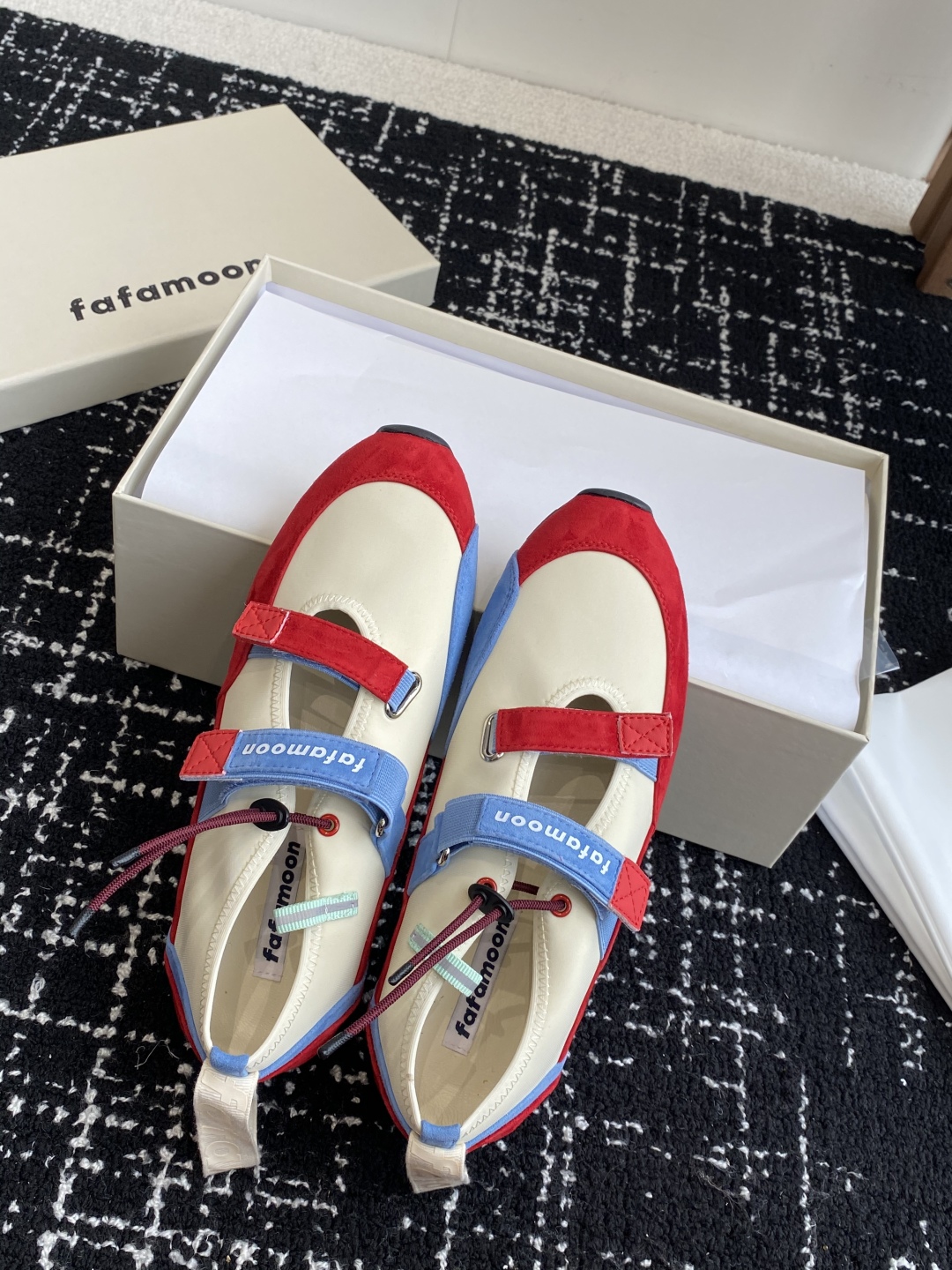 代购级
fafamoon 25ss 春夏新款 阿甘鞋休闲运动鞋 玛丽珍魔术贴运动鞋

太好看啦！大爆款再