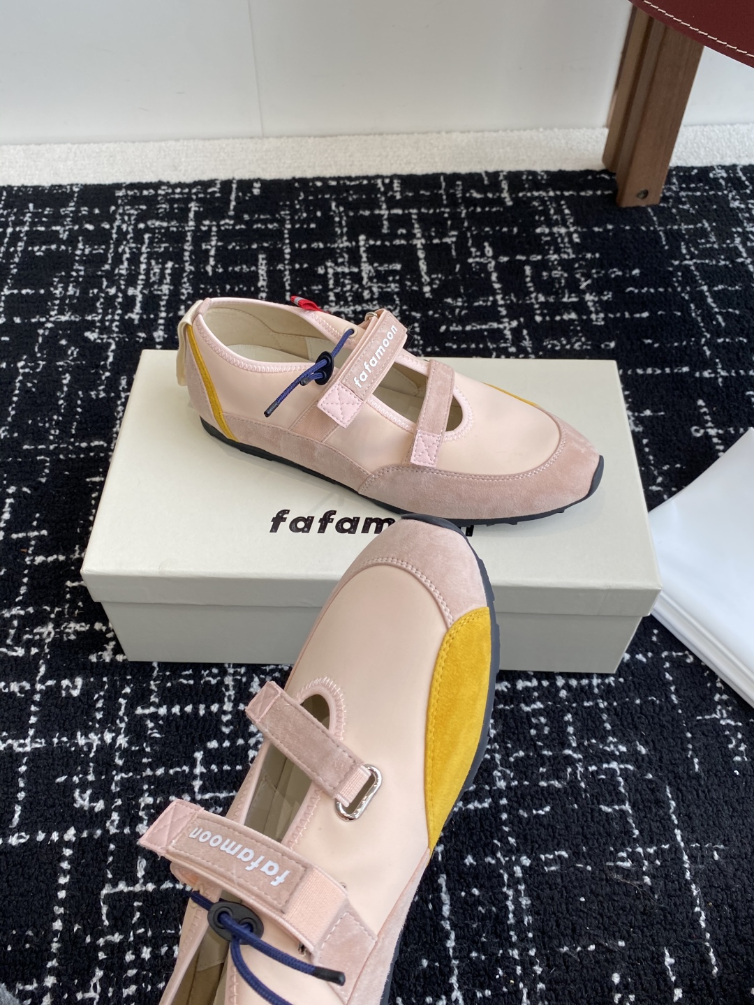 代购级
fafamoon 25ss 春夏新款 阿甘鞋休闲运动鞋 玛丽珍魔术贴运动鞋

太好看啦！大爆款再