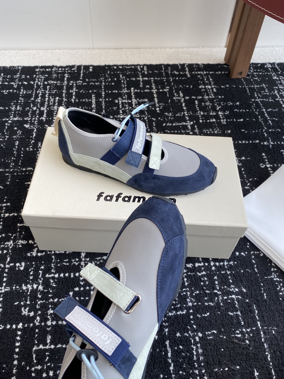 代购级
fafamoon 25ss 春夏新款 阿甘鞋休闲运动鞋 玛丽珍魔术贴运动鞋

太好看啦！大爆款再
