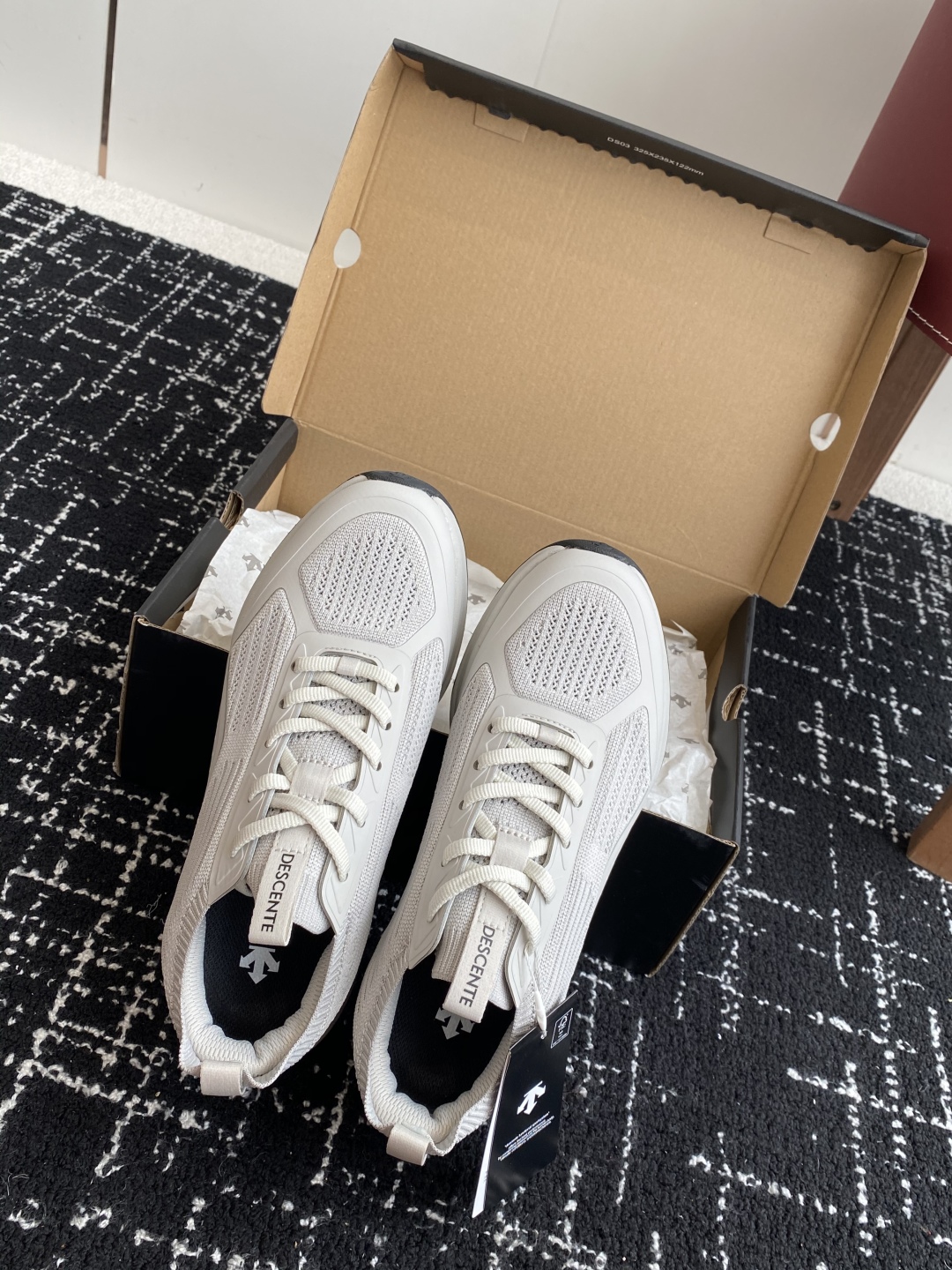 东莞代购级
防水 DESCENTE 25ss 春夏季新款 迪桑特跑步GORE-TEX

缓震BOA鞋底软