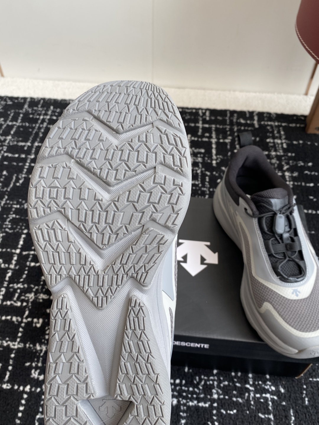 东莞代购级
防水 DESCENTE 25ss 春夏季新款 迪桑特跑步GORE-TEX

缓震BOA鞋底软